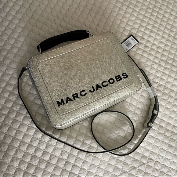 Marc Jacobs Handbags - Marc Jacobs the textured box bag